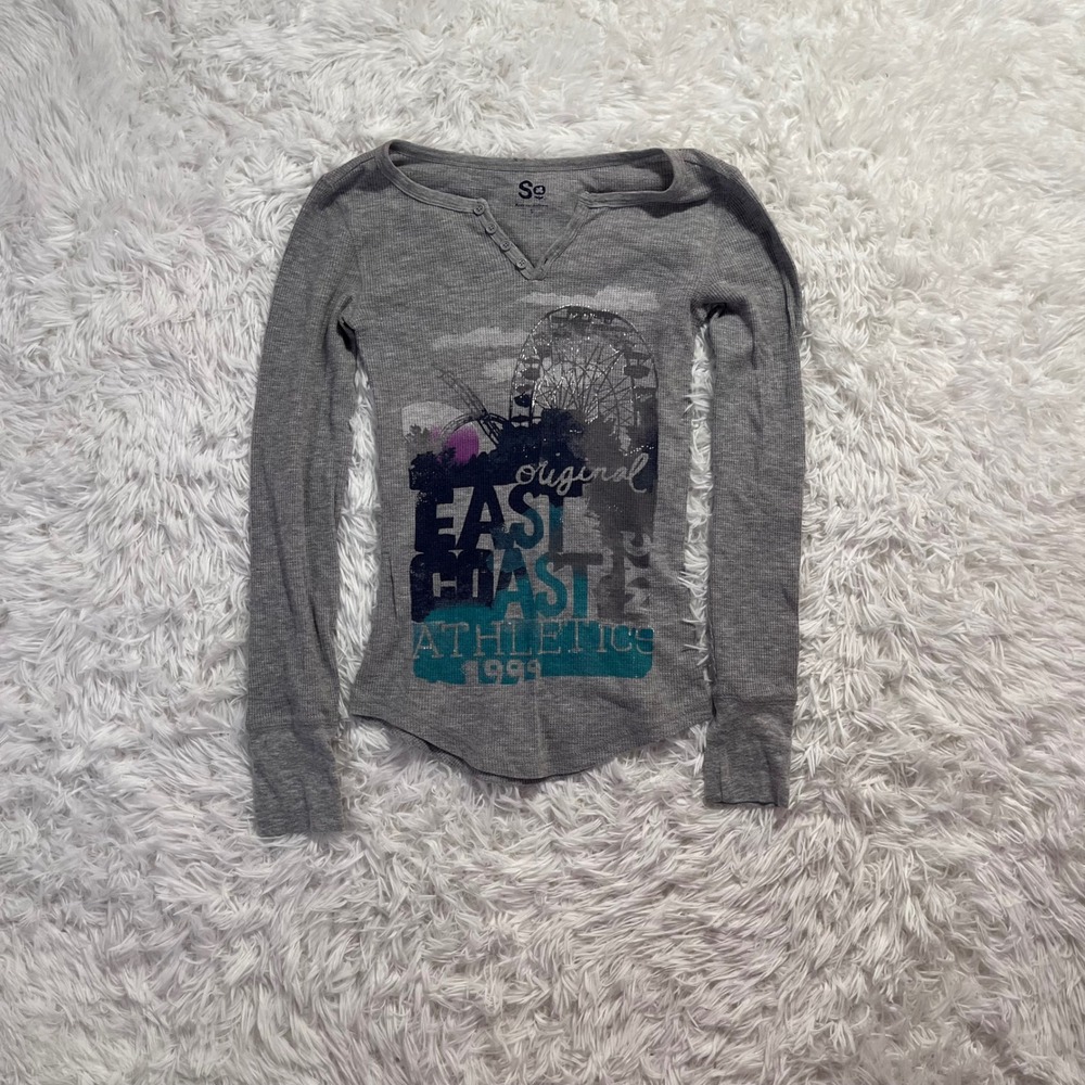 y2k gray waffle knit east coast graphic button up henley long sleeve small